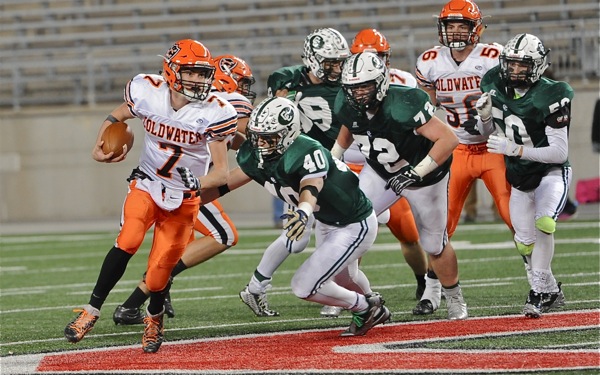 Quarterback Dylan Thobe took the running attack upon his shoulders...25 carries for 101 yards and a touchdown.