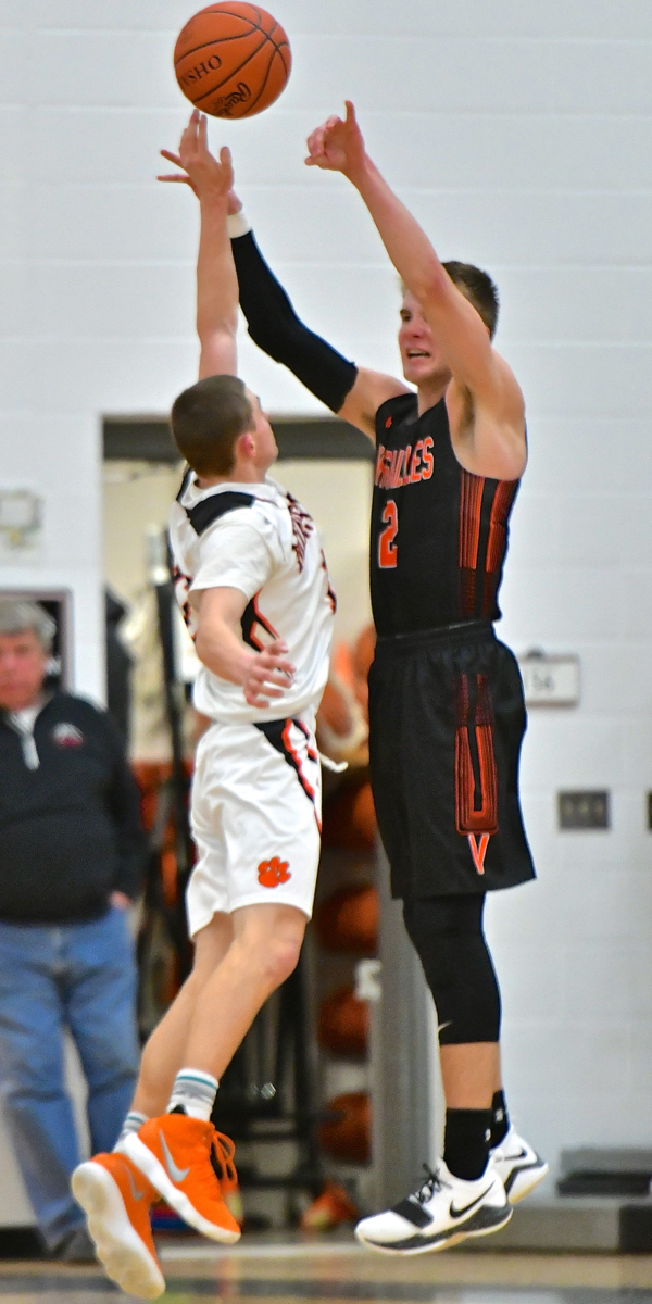 Versailles Silences The Crowd, Minster Offense, In MAC Win…