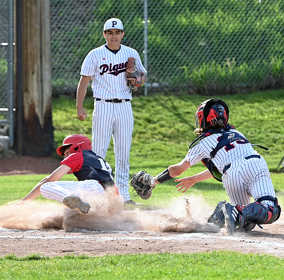 What Pros Wear: What Pros Wear: Mariano Rivera (Glove, Cleats) - What Pros  Wear