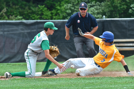 Daniel Kearns makes the steal to 2nd base on a missed catch by SS-Tanner Lake.