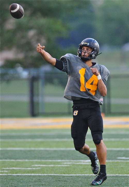 He made more plays with his feet than his arm, but Sidney's Andre Gordon showed that he'll be one of the area's top playmakers in 2016.